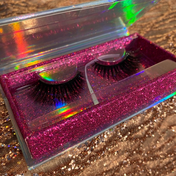 lashes - Picture 3 of 5